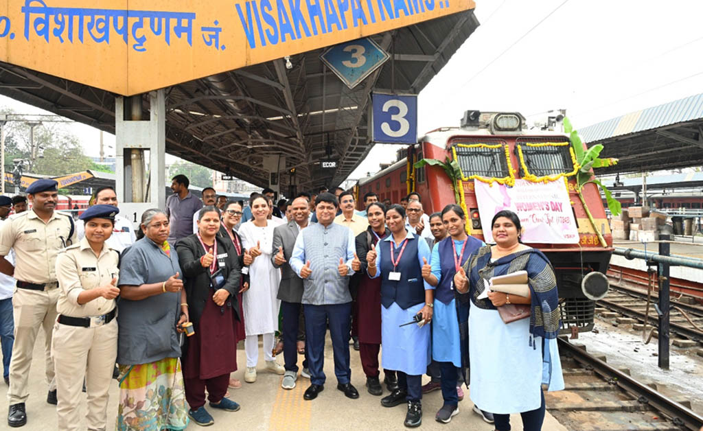 ବିଶାଖାପାଟଣା–ରାୟଗଡା ମଧ୍ୟରେ ସମ୍ପୂର୍ଣ୍ଣ ମହିଳା କର୍ମଚାରୀଙ୍କ ଦ୍ୱାରା ପରିଚାଳିତ ଟ୍ରେନ୍ର ଶୁଭାରମ୍ଭ ବିଶାଖାପାଟଣା–ରାୟଗଡା ମଧ୍ୟରେ ସମ୍ପୂର୍ଣ୍ଣ ମହିଳା କର୍ମଚାରୀଙ୍କ ଦ୍ୱାରା ପରିଚାଳିତ ଟ୍ରେନ୍ର ଶୁଭାରମ୍ଭ