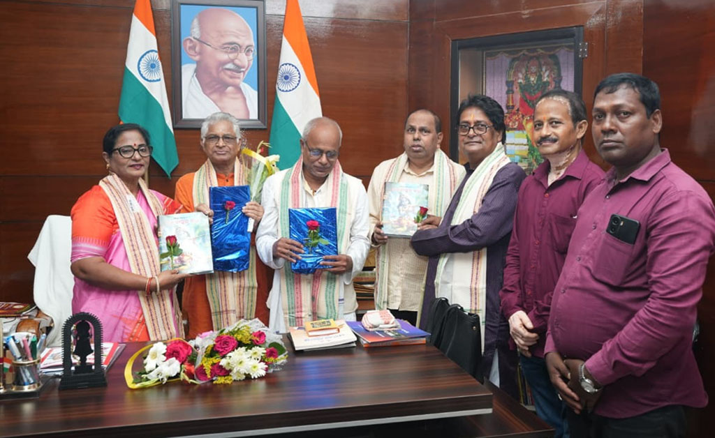 କବି ଶରତ ଚନ୍ଦ୍ର ପରିଡ଼ାଙ୍କ ମହାକାବ୍ୟ ନାରକାସୁର ବଧକୁ ଲୋକାର୍ପିତ କଲେ ବାଚସ୍ପତି Surama Padhy Releases Poet Saratchandra Parida’s Epic ‘Narakasura Badh’