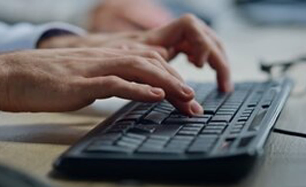 ମାତ୍ର ୨୫ଟି ଶବ୍ଦ ଲେଖିପାରିଲେନି ୩ କ୍ଲର୍କ: ପିଅନ ପଦବୀରେ ନିଯୁକ୍ତ କଲେ ଜିଲ୍ଲାପାଳ ମାତ୍ର ୨୫ଟି ଶବ୍ଦ ଲେଖିପାରିଲେନି ୩ କ୍ଲର୍କ: ପିଅନ ପଦବୀରେ ନିଯୁକ୍ତ କଲେ ଜିଲ୍ଲାପାଳ