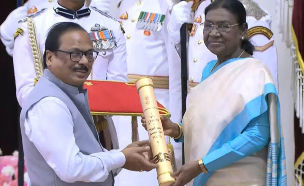ଓଡ଼ିଶାର ବିଶିଷ୍ଟ ଶିକ୍ଷାବିତ, ଭାଷାବିତ୍ ତଥା ଲୋକକଥାକାର ଡକ୍ଟର ମହେନ୍ଦ୍ର ମିଶ୍ର ପାଇଲେ ପଦ୍ମଶ୍ରୀ ପୁରସ୍କାର ଡକ୍ଟର ମହେନ୍ଦ୍ର ମିଶ୍ର ପାଇଲେ ପଦ୍ମଶ୍ରୀ ପୁରସ୍କାର
