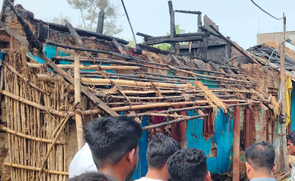 ବାଣପୁରରେ ଭୀଷଣ ଅଗ୍ନିକାଣ୍ଡ: ସାତଟି ପରିବାର ସର୍ବସ୍ୱାନ୍ତ ବାଣପୁରରେ ଭୀଷଣ ଅଗ୍ନିକାଣ୍ଡ: ସାତଟି ପରିବାର ସର୍ବସ୍ୱାନ୍ତ