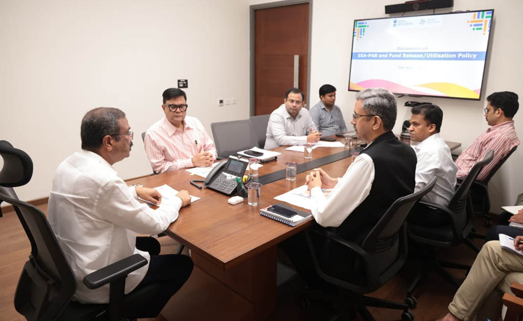 ‘ସମଗ୍ର ଶିକ୍ଷା ଅଭିଯାନ’ର ସମୀକ୍ଷା କଲେ କେନ୍ଦ୍ର ଶିକ୍ଷା ମନ୍ତ୍ରୀ ‘ସମଗ୍ର ଶିକ୍ଷା ଅଭିଯାନ’ର ସମୀକ୍ଷା କଲେ କେନ୍ଦ୍ର ଶିକ୍ଷା ମନ୍ତ୍ରୀ
