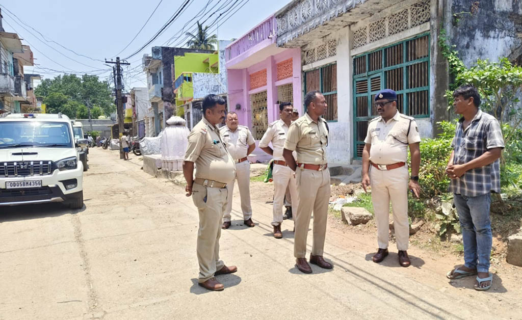 ଯୁବକକୁ ଗୋଡ଼ାଇ ଗୋଡ଼ାଇ ମରଣାନ୍ତକ ଆକ୍ରମଣ ଯୁବକକୁ ଗୋଡ଼ାଇ ଗୋଡ଼ାଇ ମରଣାନ୍ତକ ଆକ୍ରମଣ