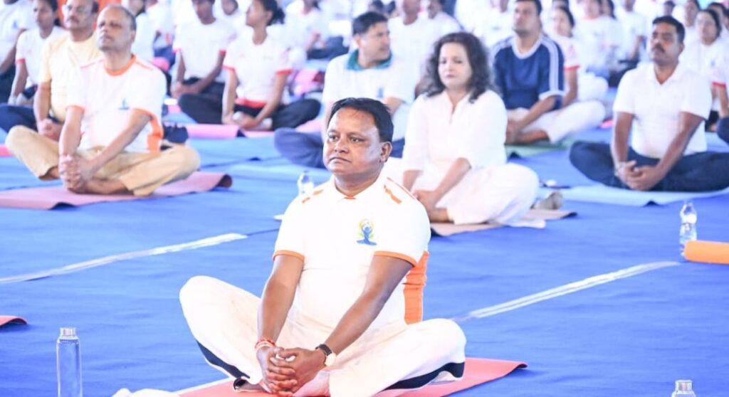 ଅନ୍ତର୍ଜାତୀୟ ଯୋଗ ଦିବସ: କଳିଙ୍ଗ ଷ୍ଟାଡିୟମରେ ମୁଖ୍ୟମନ୍ତ୍ରୀ ମୋହନ ମାଝୀଙ୍କ ଯୋଗାଭ୍ୟାସ ଅନ୍ତର୍ଜାତୀୟ ଯୋଗ ଦିବସ