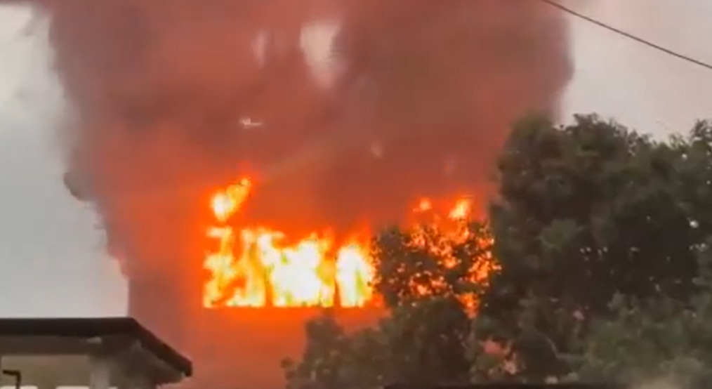 Kolkata Fire: କୋଲକାତାରେ ବଡ ଧରଣର ଅଗ୍ନିକାଣ୍ଡ, ୪,୦୦୦ ଇଭିଏମ ଜଳିପୋଡି ଛାରଖାର Kolkata Fire
