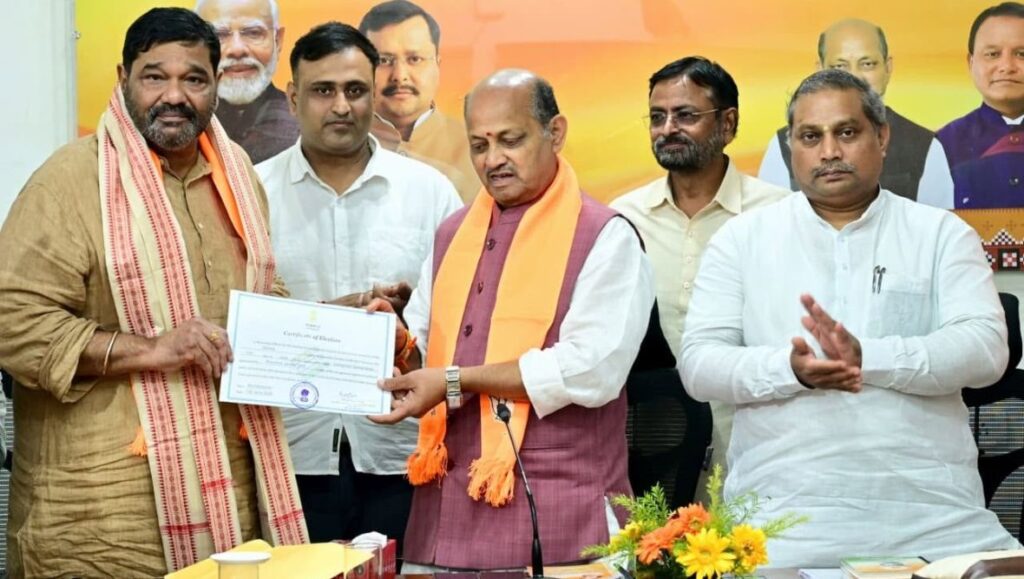 ନିର୍ଦ୍ବନ୍ଦରେ ରାଜ୍ୟସଭାକୁ ନିର୍ବାଚିତ ହେବାପରେ ବିଜେପି ତରଫରୁ ଦେବାଶିଷଙ୍କୁ ସ୍ବାଗତ ନିର୍ଦ୍ବନ୍ଦରେ ରାଜ୍ୟସଭାକୁ ନିର୍ବାଚିତ