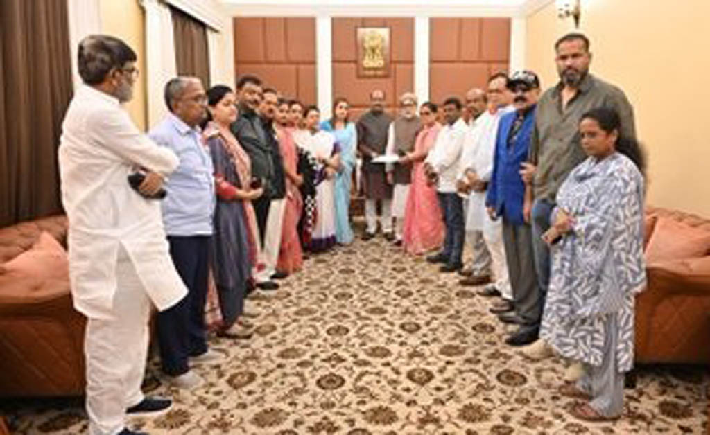 ଏହି ଦଳରେ ମିଶିବେ ୨୦ ବିଦ୍ରୋହୀ ଟିଏମସି ସାଂସଦ: ଏନଡିଏ କୁ କରିବେ ସମର୍ଥନ ଏହି ଦଳରେ ମିଶିବେ ୨୦ ବିଦ୍ରୋହୀ ଟିଏମସି ସାଂସଦ: ଏନଡିଏ କୁ କରିବେ ସମର୍ଥନ