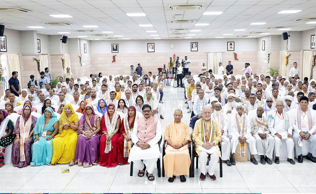 ଜେୱାର ବିମାନବନ୍ଦରରୁ ଲକ୍ଷ୍ନୌ ଯାତ୍ରା କଲେ ୨୮ ମହିଳାଙ୍କ ସମେତ ୧୭୦ ଚାଷୀ ଜେୱାର ବିମାନବନ୍ଦରରୁ ଲକ୍ଷ୍ନୌ ଯାତ୍ରା କଲେ ୨୮ ମହିଳାଙ୍କ ସମେତ ୧୭୦ ଚାଷୀ