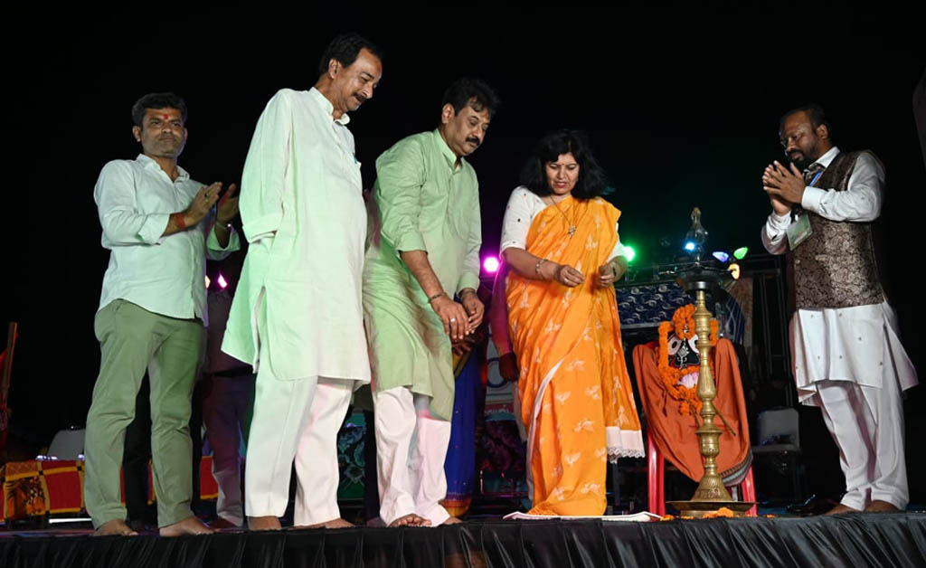 ତ୍ୟାଗ ଓ ତିତୀକ୍ଷାର ମାଟି ‘ବାଜପୁର’: ସାଂସଦ ଅପରାଜିତା ଷଡ଼ଙ୍ଗୀ ତ୍ୟାଗ ଓ ତିତୀକ୍ଷାର ମାଟି ‘ବାଜପୁର’: ସାଂସଦ ଅପରାଜିତା ଷଡ଼ଙ୍ଗୀ