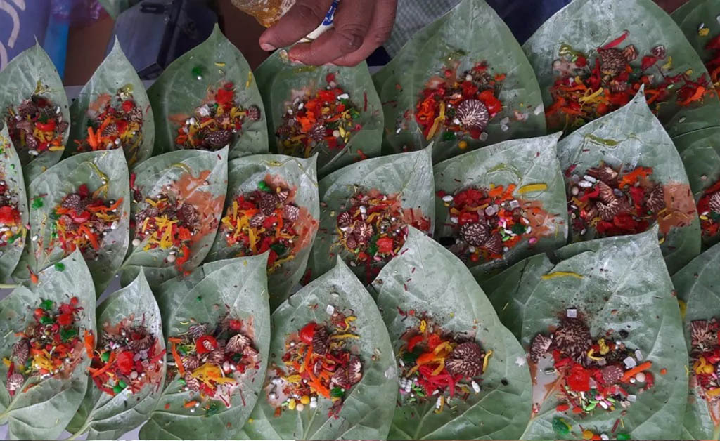 ରଜରେ ସମସ୍ତେ କାହିଁକି ପାନ ଖାଇଥାନ୍ତି?: କିଛି କାରଣ ରହିଛି କି? ରଜରେ ସମସ୍ତେ କାହିଁକି ପାନ ଖାଇଥାନ୍ତି?: କିଛି କାରଣ ରହିଛି କି?