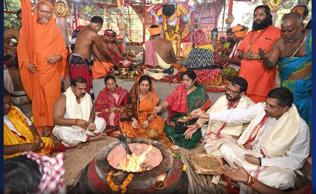 ଜିରାଙ୍ଗ ବୌଦ୍ଧ ମଠ ପରିଦର୍ଶନ ଓ ମହେନ୍ଦ୍ରଗିରି ମେଳାରେ ଯୋଗ ଦେଲେ ରାଜ୍ୟପାଳ ଜିରାଙ୍ଗ ବୌଦ୍ଧ ମଠ ପରିଦର୍ଶନ ଓ ମହେନ୍ଦ୍ରଗିରି ମେଳାରେ ଯୋଗ ଦେଲେ ରାଜ୍ୟପାଳ