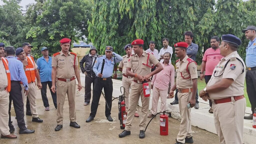 ଭୂମିକମ୍ପ ଏବଂ ଅଗ୍ନି ନିରାପତ୍ତା ସୁରକ୍ଷା ପାଇଁ ପୂର୍ବତଟ ରେଳପଥରେ ମକ୍ ଡ୍ରିଲ୍ ଭୂମିକମ୍ପ ଏବଂ ଅଗ୍ନି ନିରାପତ୍ତା