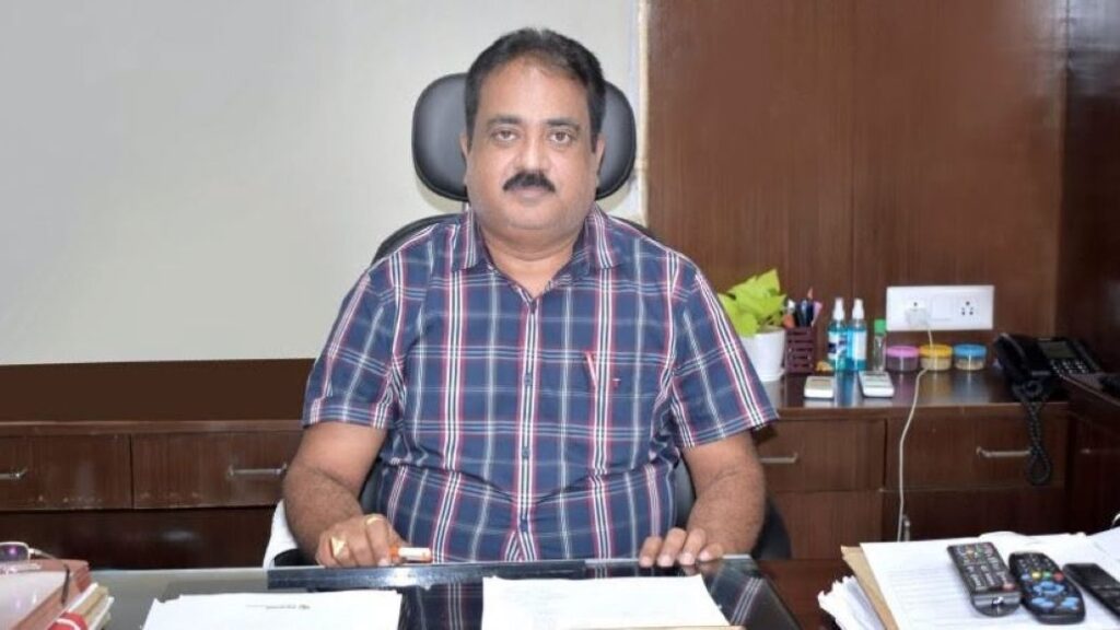 ନିମ୍ବୁଡା ନିମ୍ବୁଡା ତାକତ୍: ପାଠ୍ୟପୁସ୍ତକ ତ୍ରୁଟି ମାମଲାରେ ଗିରଫ ହୋଇ ଜେଲ ଗଲେ ମନୋଜ ପାଢୀ ନିମ୍ବୁଡା ନିମ୍ବୁଡା ତାକତ୍