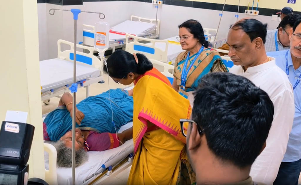 ରଥଯାତ୍ରାରେ ଆହତ ହୋଇଥିବା ଶ୍ରଦ୍ଧାଳୁଙ୍କ ସ୍ୱାସ୍ଥ୍ୟାବସ୍ଥା ବୁଝିଲେ ଉପମୁଖ୍ୟମନ୍ତ୍ରୀ Pravati Parida Visits Puri Hospital, Meets Injured
