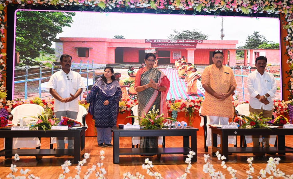 କଳାହାଣ୍ଡି ଜିଲ୍ଲାରେ ବିଭିନ୍ନ ସୁଭଦ୍ରା ଶକ୍ତି ପ୍ରକଳ୍ପର ଶୁଭ ଉଦ୍ଘାଟନ କଲେ ଉପମୁଖ୍ୟମନ୍ତ୍ରୀ Pravati Parida innaugurates various projects in Kalahandi