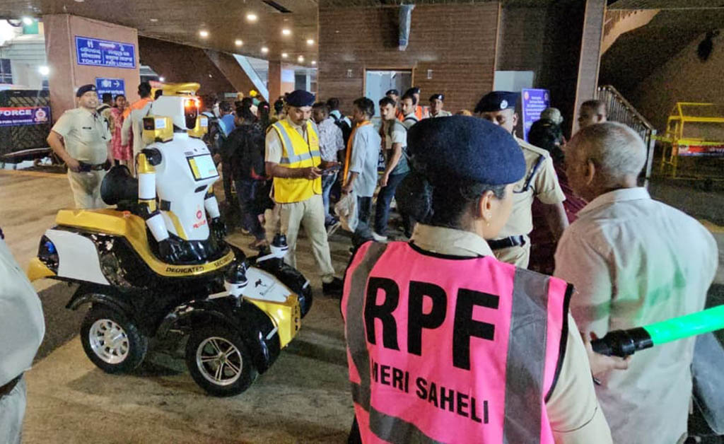 ପୁରୀ ରେଳ ଷ୍ଟେସନରେ ଏଆଇ ସଞ୍ଚାଳିତ “ଡିଏସ୍ସି ଅର୍ଜୁନ” ମୁତୟନ ପୁରୀ ରେଳ ଷ୍ଟେସନରେ ଏଆଇ ସଞ୍ଚାଳିତ “ଡିଏସ୍ସି ଅର୍ଜୁନ” ମୁତୟନ