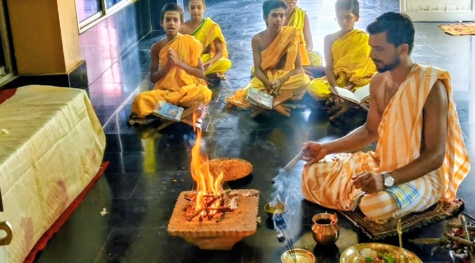ଜ୍ୟୋର୍ତିପୀଠ ଶଙ୍କରାଚାର୍ଯ୍ୟ ସ୍ୱାମୀ ଅଭିମୁକ୍ତେଶ୍ୱରାନନ୍ଦଙ୍କ ଦୀର୍ଘାୟୁ କାମନା କରି ଶାନ୍ତି ଯଜ୍ଞ ଜ୍ୟୋର୍ତିପୀଠ ଶଙ୍କରାଚାର୍ଯ୍ୟ ସ୍ୱାମୀ