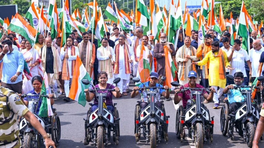 Ghare Ghare Triranga: ଭୁବନେଶ୍ବରରେ ତ୍ରିରଙ୍ଗା ପଦଯାତ୍ରା, ସାମିଲ ହେଲେ ମୁଖ୍ୟମନ୍ତ୍ରୀ Ghare Ghare Triranga