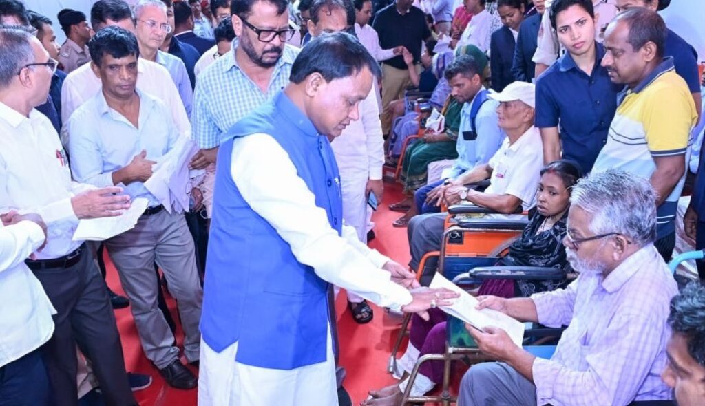 ମୁଖ୍ୟମନ୍ତ୍ରୀଙ୍କ ଅଭିଯୋଗ ଶୁଣାଣି, ସାମିଲ ହେଲେ ୧୦ଜଣ ମନ୍ତ୍ରୀ,୯୫ ପ୍ରତିଶତ ସମାଧାନ ମୁଖ୍ୟମନ୍ତ୍ରୀଙ୍କ ଅଭିଯୋଗ ଶୁଣାଣି