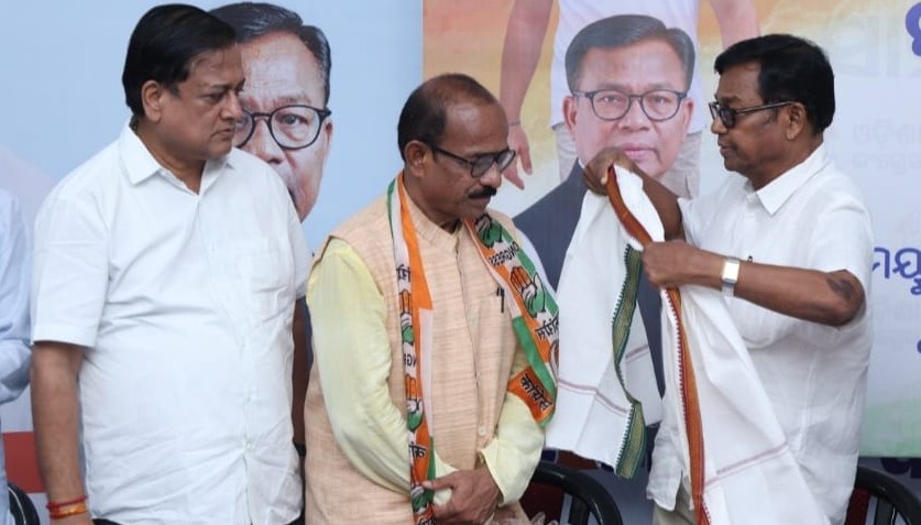 କଂଗ୍ରେସରେ ଯୋଗ ଦେଲେ ମୟୁରଭଞ୍ଜର ପୂର୍ବତନ ସାଂସଦ ରାମଚନ୍ଦ୍ର ହାଁସଦା, କହିଲେ.. କଂଗ୍ରେସରେ ଯୋଗ ଦେଲେ