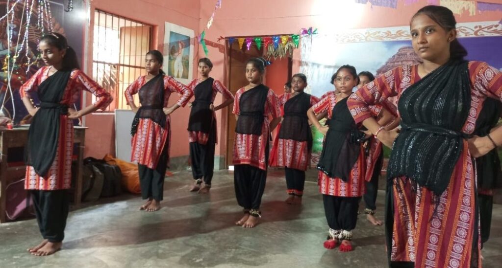 ବାଲୁଗାଁ ମା ଭଗବତୀ କଳାନିକେତନର ସଂଗୀତ ଓ ନୃତ୍ୟ ପରୀକ୍ଷା, କୃତି ପରୀକ୍ଷାର୍ଥୀଙ୍କୁ ପ୍ରମାଣପତ୍ର ପ୍ରଦାନ ବାଲୁଗାଁ ମା ଭଗବତୀ