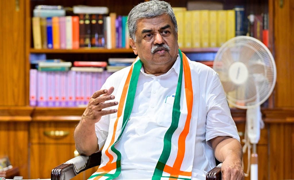 “ମତେ ଫାଶୀ ଦିଅ ନଚେତ୍ ଜେଲ୍ ପଠାଅ”: “ବନ୍ଦେ ମାତରମ୍” ପ୍ରସଙ୍ଗରେ କଂଗ୍ରେସ ନେତାଙ୍କ ବିବୃତ୍ତି କଂଗ୍ରେସ ନେତା