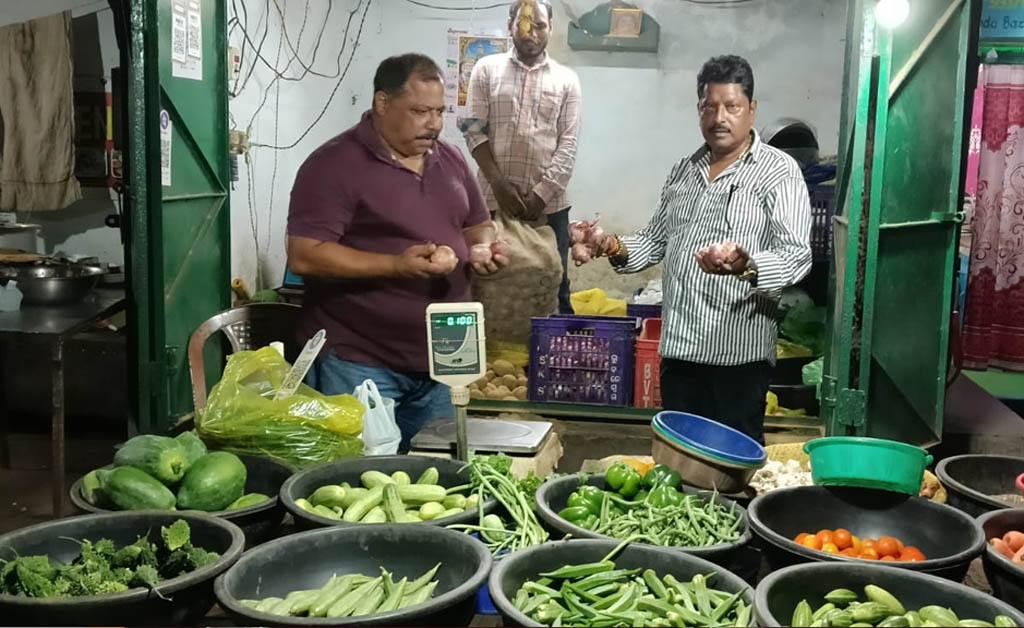 ଭୁବନେଶ୍ୱର ଓ ଖୋର୍ଦ୍ଧାର ପିଆଜ ଗୋଦାମ ଉପରେ ଯୋଗାଣ ବିଭାଗ ତରଫରୁ ଚଢାଉ ଭୁବନେଶ୍ୱର ଓ ଖୋର୍ଦ୍ଧାର ପିଆଜ ଗୋଦାମ ଉପରେ ଯୋଗାଣ ବିଭାଗ ତରଫରୁ ଚଢାଉ
