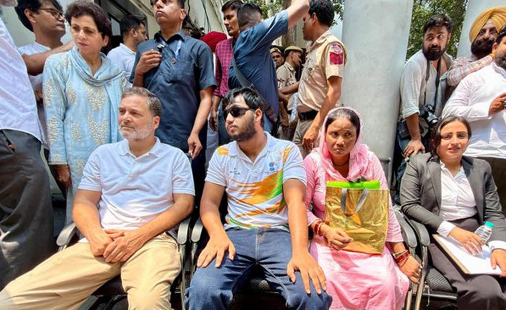 ‘ରାହୁଲ ଗାନ୍ଧୀଙ୍କ ପକ୍ଷରୁ କୌଣସି ଅଭିଯୋଗ ନାହିଁ’: ଧାରଣା ମଧ୍ୟରେ ଦିଲ୍ଲୀ ପୋଲିସର ବଡ଼ ଦାବି 'ରାହୁଲ ଗାନ୍ଧୀଙ୍କ ପକ୍ଷରୁ କୌଣସି ଅଭିଯୋଗ ନାହିଁ': ଧାରଣା ମଧ୍ୟରେ ଦିଲ୍ଲୀ ପୋଲିସର ବଡ଼ ଦାବି