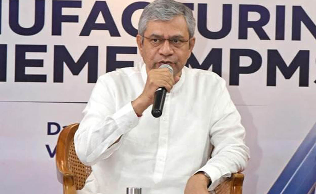୬୨,୫୦୦ କୋଟିର ମୋବାଇଲ ଉତ୍ପାଦନ ଯୋଜନାର ବିଜ୍ଞପ୍ତି ପ୍ରକାଶ କଲେ ସରକାର ବିଶ୍ୱସ୍ତରୀୟ ଦକ୍ଷତାକୁ ପ୍ରୋତ୍ସାହନ ଦେବା ସହ ଘରୋଇ ମୂଲ୍ୟ ବୃଦ୍ଧି ହେବ ବ୍ୟାପକ