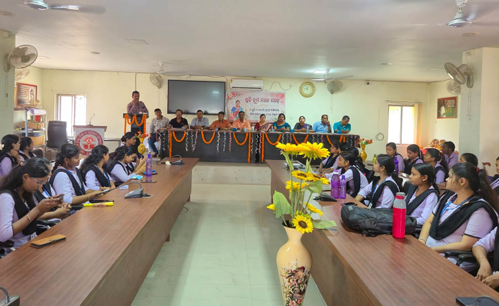 ସ୍ମୃତି, ସମ୍ମାନ ଓ ସ୍ୱାଗତର ମିଳନ: ରାଜସୁନାଖଳା ଡାଏଟରେ ଆୟୋଜିତ ସମ୍ବର୍ଦ୍ଧନା ସଭା ରାଜସୁନାଖଳା ଡାଏଟରେ ଆୟୋଜିତ ସମ୍ବର୍ଦ୍ଧନା ସଭା