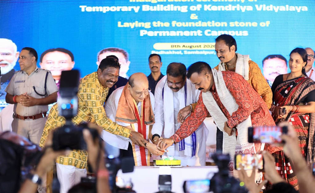 ମଞ୍ଚରେ କେକ୍ କାଟି ବିଜେଡ଼ି ବିଧାୟକଙ୍କ ଜନ୍ମଦିନ ପାଳନ କଲେ ସାଂସଦ ଧର୍ମେନ୍ଦ୍ର ପ୍ରଧାନ ମଞ୍ଚରେ କେକ୍ କାଟି ବିଜେଡ଼ି ବିଧାୟକଙ୍କ ଜନ୍ମଦିନ ପାଳନ କଲେ ସାଂସଦ ଧର୍ମେନ୍ଦ୍ର ପ୍ରଧାନ