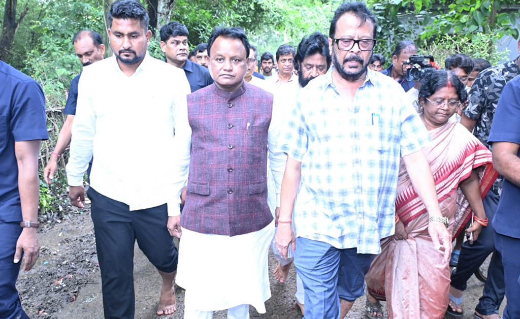 ବନ୍ୟାଞ୍ଚଳ ପରିଦର୍ଶନ କଲେ ମୁଖ୍ୟମନ୍ତ୍ରୀ ମୋହନ ଚରଣ ମାଝୀ Odisha CM reviews 4th Flood Inundation in Jajpur