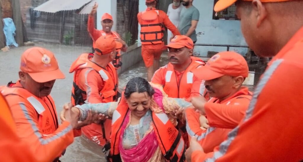Flood Situation: ତିନୋଟି ରାଜ୍ୟର ବନ୍ୟା ସ୍ଥିତି ରହିଛି ଗମ୍ଭୀର, ଓଡିଶାରେ ସାମାନ୍ୟ ସୁଧାର Flood Situation