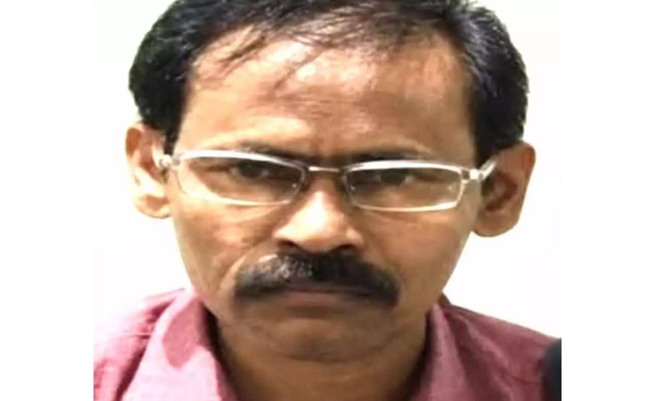 ପୋଲିସ କବଜାରେ ଦୁର୍ଦ୍ଦାନ୍ତ ମାଓନେତା ଅସୀମ: ମୁଣ୍ଡ ଉପରେ ଥିଲା ୨.୨୦ କୋଟିର ପୁରସ୍କାର ପୋଲିସ କବଜାରେ ଦୁର୍ଦାନ୍ତ ମାଓନେତା ଅସୀମ: ମୁଣ୍ଡ ଉପରେ ଥିଲା ୨.୨୦ କୋଟିର ପୁରସ୍କାର