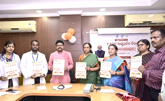 ଆୟୁଷ ଚିକିତ୍ସାର ଲୋକପ୍ରିୟତା ବଢ଼ିଛି: ସ୍ୱାସ୍ଥ୍ୟ ମନ୍ତ୍ରୀ Health and Family Welfare Minister Dr. Mukesh Mahaling and others on the occasion of the observance of the 11th Ayurveda Day.