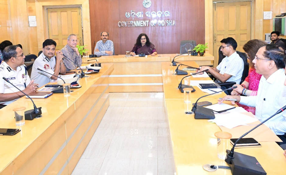 ଐତିହାସିକ ବାଲିଯାତ୍ରା-୨୦୨୬ ପ୍ରସ୍ତୁତି: ‘ପ୍ଲାଷ୍ଟିକ୍ ମୁକ୍ତ ଗ୍ରୀନ୍ ବାଲିଯାତ୍ରା’ ଆୟୋଜନ ଉପରେ ଗୁରୁତ୍ୱ High-Level Review Meeting: Chief Secretary Anu Garg chairs a high-level review meeting at Loka Seba Bhawan to discuss preparations for Bali Yatra 2026, in the presence of senior state officials and administration heads.