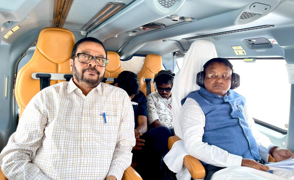 ଆକାଶମାର୍ଗରୁ ମୁଖ୍ୟମନ୍ତ୍ରୀ ମୋହନ ଚରଣ ମାଝୀଙ୍କ ବନ୍ୟାଞ୍ଚଳ ପରିଦର୍ଶନ Chief Minister is conducting an aerial survey of the areas affected by the deep depression.