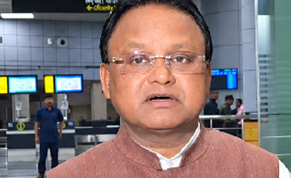 ନୂଆଦିଲ୍ଲୀ ଗସ୍ତରୁ ଫେରିଲେ ମୁଖ୍ୟମନ୍ତ୍ରୀ, କ୍ଲିନ୍ ଏନର୍ଜି ଉତ୍ପାଦନ ଦିଗରେ ଓଡ଼ିଶା ଅଗ୍ରସର The Chief Minister is addressing a press conference after returning from Delhi.