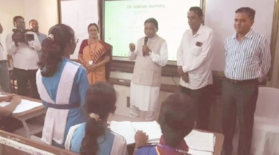 ଗୁରୁ ଦିବସ: ଛାତ୍ରଛାତ୍ରୀଙ୍କୁ ପାଠ ପଢ଼ାଇଲେ ମୁଖ୍ୟମନ୍ତ୍ରୀ ମୋହନ ଚରଣ ମାଝୀ