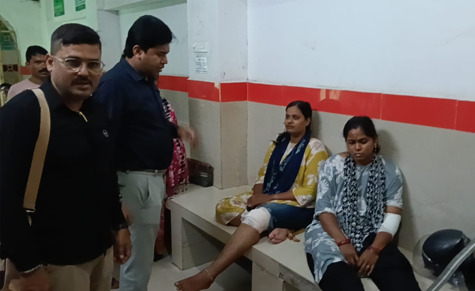 ସଡ଼କ ଦୁର୍ଘଟଣାରେ ୨ ଗୋଷ୍ଠୀ ସ୍ୱାସ୍ଥ୍ୟ ଅଧିକାରିଣୀ ଗୁରୁତର
