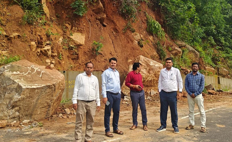 ‘ଅର୍ଣ୍ଣବ’ ବାତ୍ୟା ପ୍ରକୋପ: ଭୂସ୍ଖଳନ ଅଞ୍ଚଳ ଗସ୍ତ କଲେ ଅତିରିକ୍ତ SRC ସଚିବ 'ଅର୍ଣ୍ଣବ' ବାତ୍ୟା ପ୍ରକୋପ: ଭୂସ୍ଖଳନ ଅଞ୍ଚଳ ଗସ୍ତ କଲେ ଅତିରିକ୍ତ SRC ସଚିବ