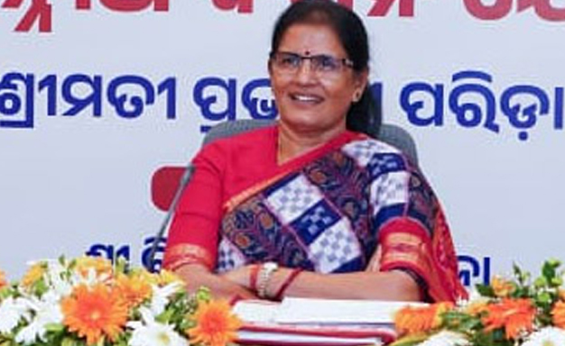 ‘ଶ୍ରୀ ଜଗନ୍ନାଥ ଦର୍ଶନ ଯୋଜନା’ର ଶୁଭାରମ୍ଭ Deputy Chief Minister and Minister for Women & Child Development, Mission Shakti, and Tourism, Pravati Parida, is providing information regarding the 'Shri Jagannath Darshan Yojana'.