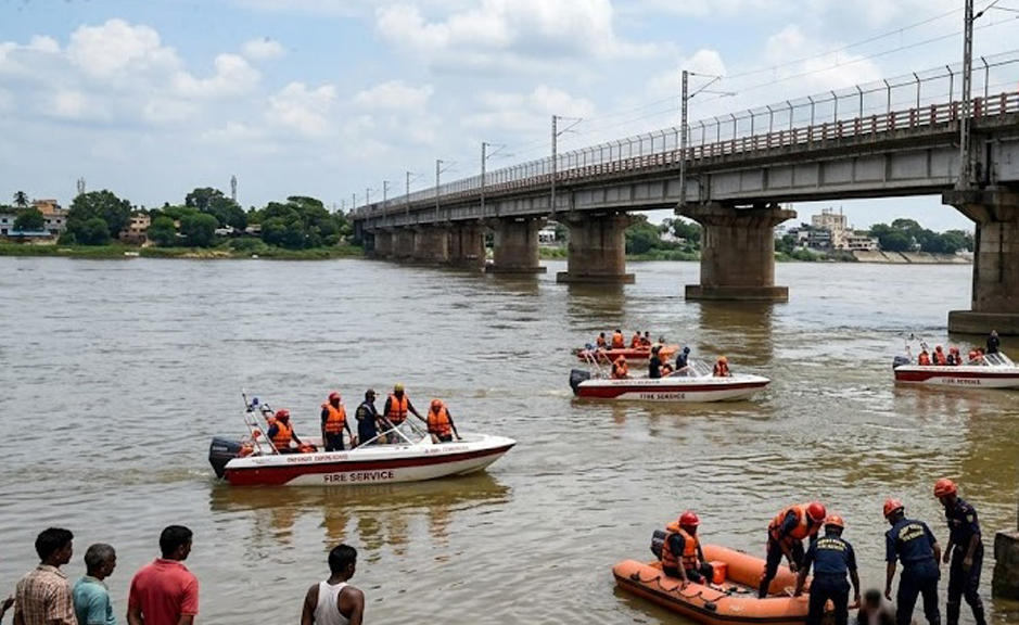 ଟ୍ୱିନ୍ ସିଟିରେ ବଢ଼ୁଛି ନଦୀକୁ ଡେଇଁ ଆତ୍ମହତ୍ୟା: ୫ ବର୍ଷରେ ଅକାଳରେ ଗଲାଣି ୫୫ ଜୀବନ ଟ୍ୱିନ୍ ସିଟିରେ ବଢ଼ୁଛି ନଦୀକୁ ଡେଇଁ ଆତ୍ମହତ୍ୟା: ୫ ବର୍ଷରେ ଅକାଳରେ ଗଲାଣି ୫୫ ଜୀବନ