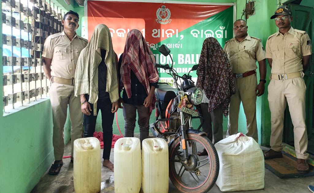 ବାଣପୁର ଅଞ୍ଚଳରୁ ବିପୁଳ ପରିମାଣର ପୋଚ ଓ ଦେଶୀ ମଦ ଜବତ: ତିନି ଗିରଫ ବାଣପୁର ଅଞ୍ଚଳରୁ ବିପୁଳ ପରିମାଣର ପୋଚ ଓ ଦେଶୀ ମଦ ଜବତ: ତିନି ଗିରଫ