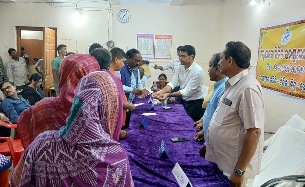 ଚିଲିକା ବ୍ଲକରେ ଜିଲ୍ଲା ପ୍ରଶାସନ ପକ୍ଷରୁ ମିଳିତ ଜନ ଅଭିଯୋଗ ଶୁଣାଣି ଶିବିର ଅନୁଷ୍ଠିତ ଚିଲିକା ବ୍ଲକରେ ଜିଲ୍ଲା ପ୍ରଶାସନ ପକ୍ଷରୁ ମିଳିତ ଜନ ଅଭିଯୋଗ ଶୁଣାଣି ଶିବିର ଅନୁଷ୍ଠିତ