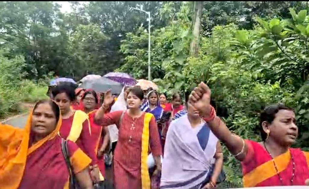 ଅଙ୍ଗନବାଡ଼ି କର୍ମୀ ଓ ସହାୟିକାଙ୍କ ସମସ୍ୟା ନେଇ ସ୍ୱର ଉଠାଇଲା ସଂଘ ଅଙ୍ଗନବାଡ଼ି କର୍ମୀ ଓ ସହାୟିକାଙ୍କ ସମସ୍ୟା ନେଇ ସ୍ୱର ଉଠାଇଲା ସଂଘ