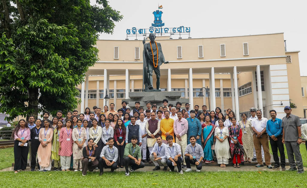 ଆଇଆଇଏମସି ଢେଙ୍କାନାଳ ଛାତ୍ରଛାତ୍ରୀଙ୍କ ବିଧାନସଭା ପରିଦର୍ଶନ ଆଇଆଇଏମସି ଢେଙ୍କାନାଳ ଛାତ୍ରଛାତ୍ରୀଙ୍କ ବିଧାନସଭା ପରିଦର୍ଶନ