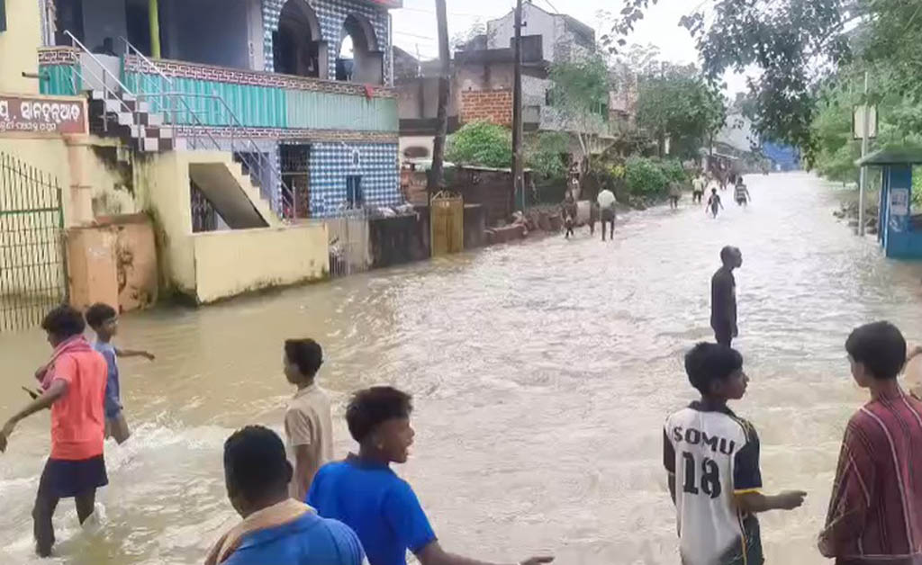 ପ୍ରବଳ ବର୍ଷାରେ ବାଣପୁର ଜଳବନ୍ଦୀ ପ୍ରବଳ ବର୍ଷାରେ ବାଣପୁର ଜଳବନ୍ଦୀ