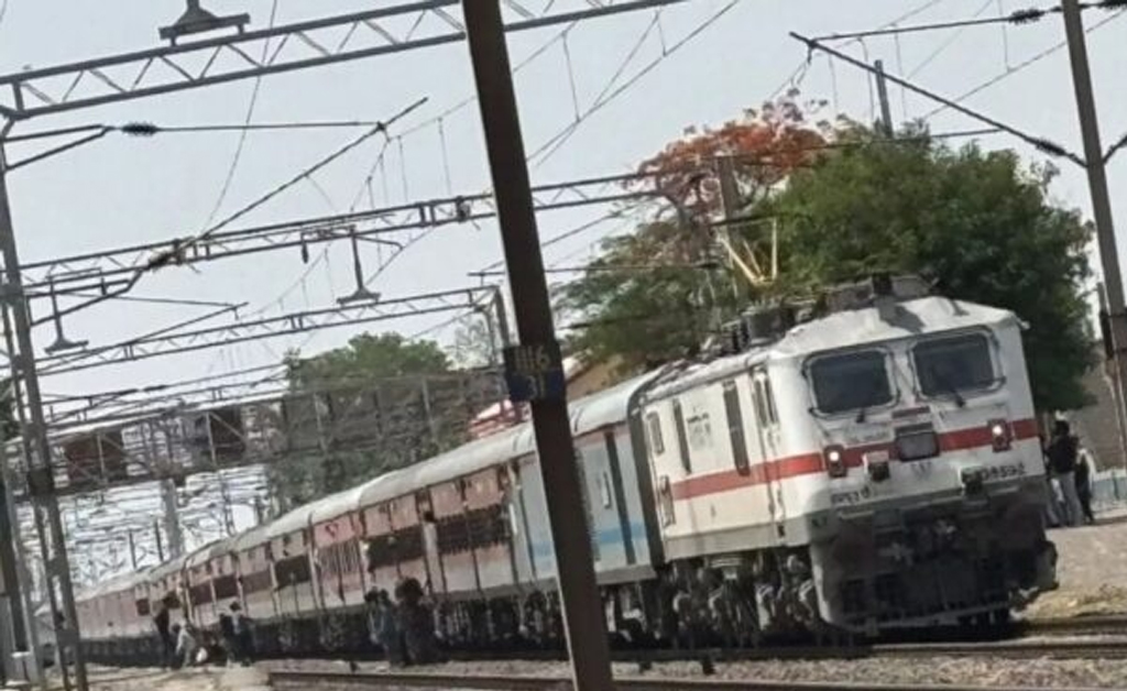ମହାନନ୍ଦା ଏକ୍ସପ୍ରେସ୍ ଲାଇନଚ୍ୟୁତ: ଅଳ୍ପକେ ଟଳିଲା ବଡ଼ ଟ୍ରେନ୍ ଦୁର୍ଘଟଣା