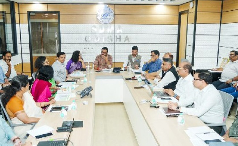 ୧୬ ଜିଲ୍ଲାକୁ ସତର୍କ ସୂଚନା: ବାତ୍ୟା ଆଶଙ୍କାରେ ସମସ୍ତ ସରକାରୀ କର୍ମଚାରୀଙ୍କ ଛୁଟି ବାତିଲ୍ Alert issued for 16 districts: Leave for all government employees cancelled in view of cyclone threat